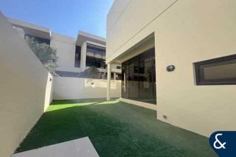 Снять в аренду таунхаус в DAMAC Hills (Akoya by DAMAC), Дубай: 3 спальни, 250м², № 91466 - фото 4