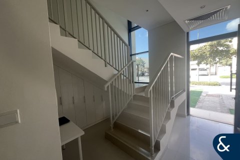 Снять в аренду таунхаус в DAMAC Hills (Akoya by DAMAC), Дубай: 3 спальни, 250м², № 91466 - фото 6