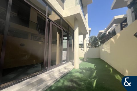 Снять в аренду таунхаус в DAMAC Hills (Akoya by DAMAC), Дубай: 3 спальни, 250м², № 91466 - фото 3