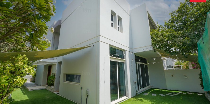 Таунхаус в Дубае, 3 спальни, 287.6м², № 46882