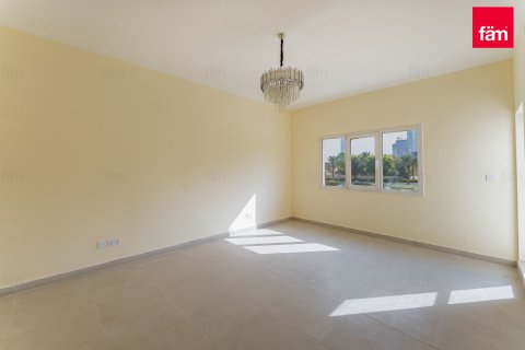 Villa en Dubai, 5 dormitorios, 710.6 m², № 47798 - foto 25