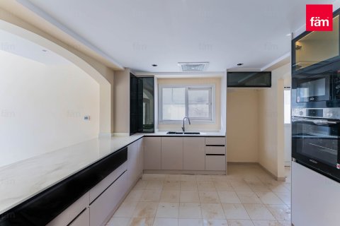 Villa en Dubai, 5 dormitorios, 710.6 m², № 47798 - foto 13