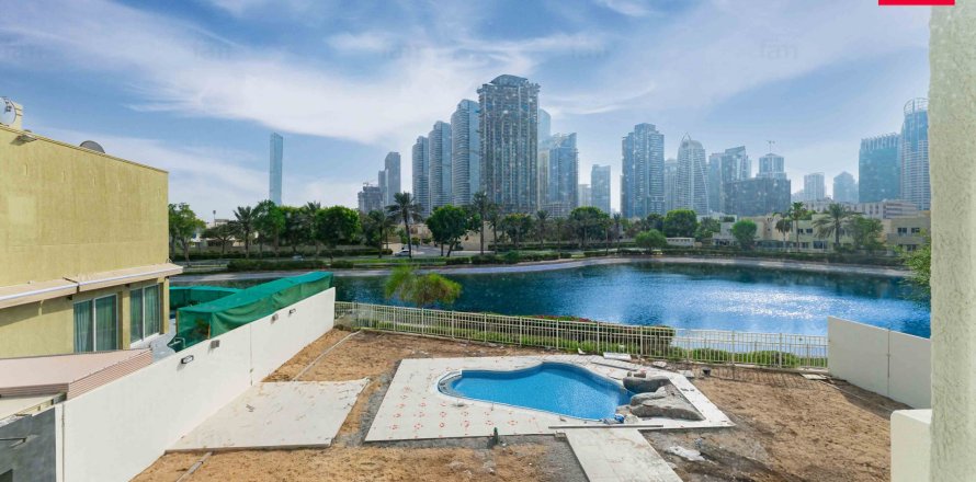 Villa en Dubai, 5 dormitorios, 710.6 m², № 47798
