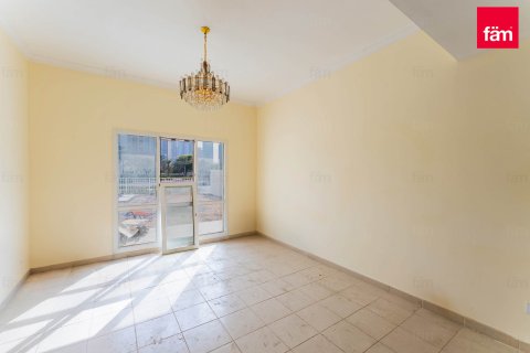 Villa en Dubai, 5 dormitorios, 710.6 m², № 47798 - foto 2