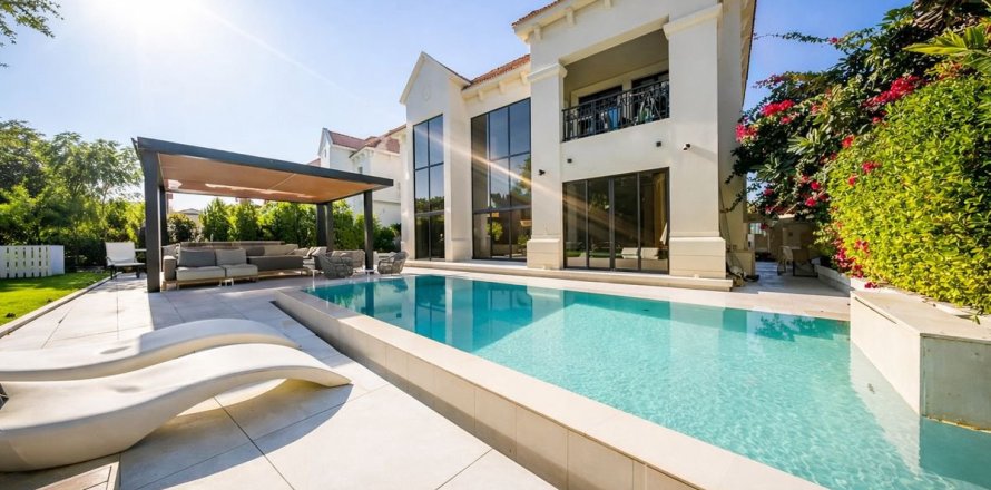 Villa in Jumeirah Islands, Dubai 4 bedrooms, 986.8 sq.m. № 93595