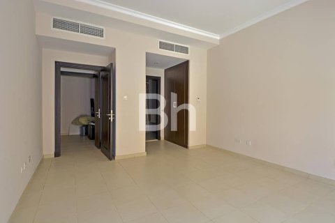 Купить квартиру в Дубай Инвестмент Парке, Дубай: 3 спальни, 242м², № 22082 - фото 6