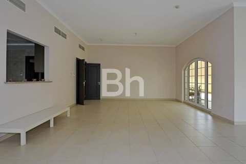 Купить квартиру в Дубай Инвестмент Парке, Дубай: 3 спальни, 242м², № 22082 - фото 10