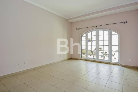Купить квартиру в Дубай Инвестмент Парке, Дубай: 3 спальни, 242м², № 22082 - фото 4