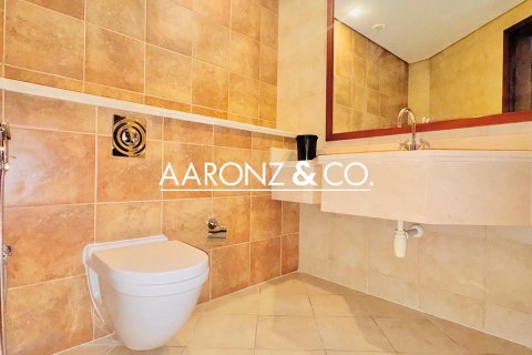 Снять в аренду квартиру в Джумейра Бич Резиденс, Дубай: 3 спальни, 242м², № 89826 - фото 18