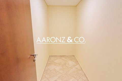 Снять в аренду квартиру в Джумейра Бич Резиденс, Дубай: 3 спальни, 242м², № 89826 - фото 12