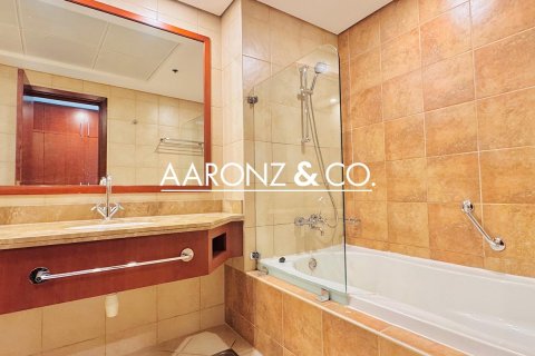 Снять в аренду квартиру в Джумейра Бич Резиденс, Дубай: 3 спальни, 242м², № 89826 - фото 15