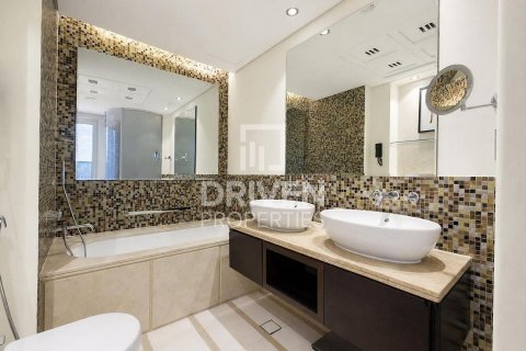 Apartment in Downtown Dubai (Downtown Burj Dubai), Dubai 2 bedrooms, 176.7 sq.m. № 138215 - photo 24