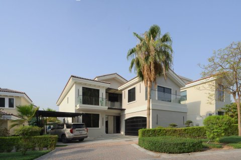 Villa in Jumeirah Golf Estates, Dubai 6 bedrooms, 516.08 sq.m. № 141148 - photo 19