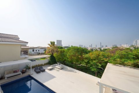 Villa in Jumeirah Golf Estates, Dubai 6 bedrooms, 516.08 sq.m. № 141148 - photo 11