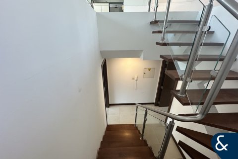 Villa à Jumeirah Village Circle, Dubai, 2 chambres, 230 m², № 78597 - photo 13