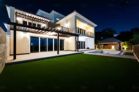 Купить виллу в Дубае: 6 спален, 511м², № 89613 - фото 2