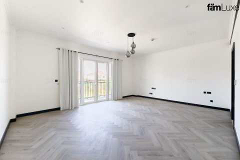 Купить виллу в Дубае: 6 спален, 511м², № 89613 - фото 9