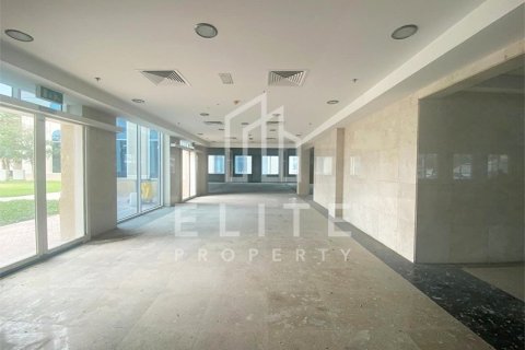 Building in Dubai Investment Park, Dubai 3528 sq.m. № 38883 - photo 4