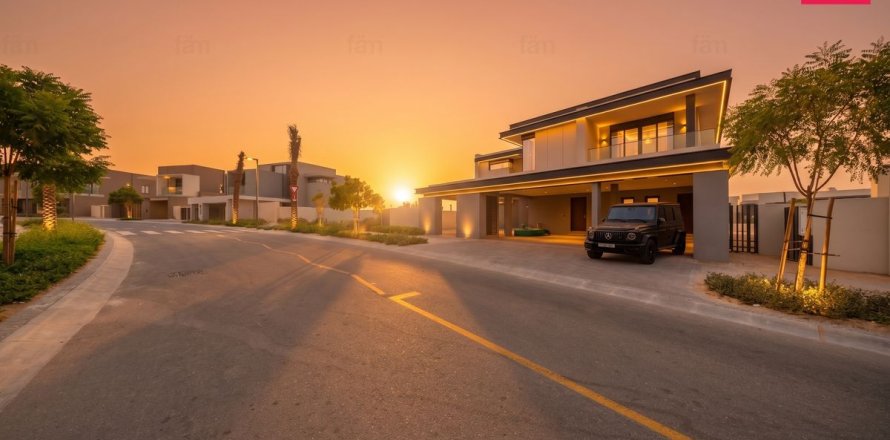Villa en Jebel Ali, Dubai, 5 dormitorios, 732.7 m², № 139101