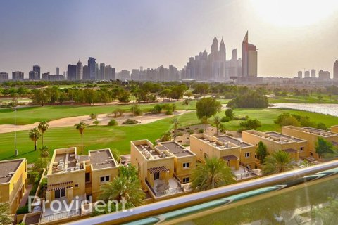 Apartment in The Views, Dubai 3 bedrooms, 187.4 sq.m. № 2875 - photo 3