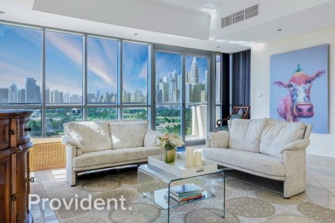Apartment in The Views, Dubai 3 bedrooms, 187.4 sq.m. № 2875 - photo 1