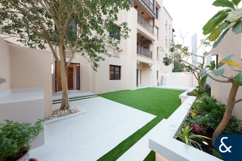 Apartment in Old Town, Dubai 2 bedrooms, 232 sq.m. № 79259 - photo 1