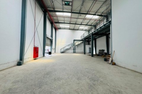 Entrepôt à Al Quoz, Dubai, 329.1 m², № 7808 - photo 4