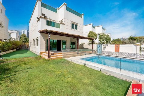 Villa à Dubai, 4 chambres, 501.5 m², № 64060 - photo 1