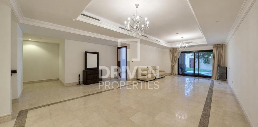 Дуплекс в The Fairmont Palm Residences, Пальма Джумейра, Дубай, 3 спальни, 636.29м², № 126407