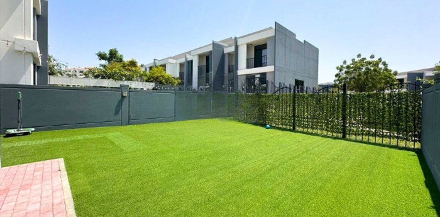 Таунхаус в Motor City, Дубай, 4 спальни, 269.9м², № 23739