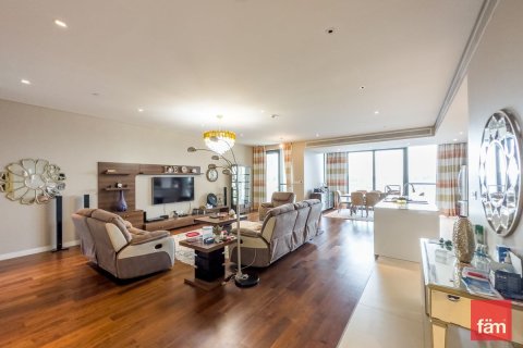 Apartment in Al Wasl, Dubai 3 bedrooms, 261.6 sq.m. № 23742 - photo 1