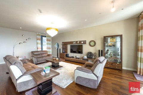 Apartment in Al Wasl, Dubai 3 bedrooms, 261.6 sq.m. № 23742 - photo 2