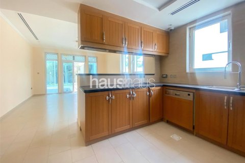 Villa in Jumeirah Park, Dubai 3 bedrooms, 325 sq.m. № 44482 - photo 9