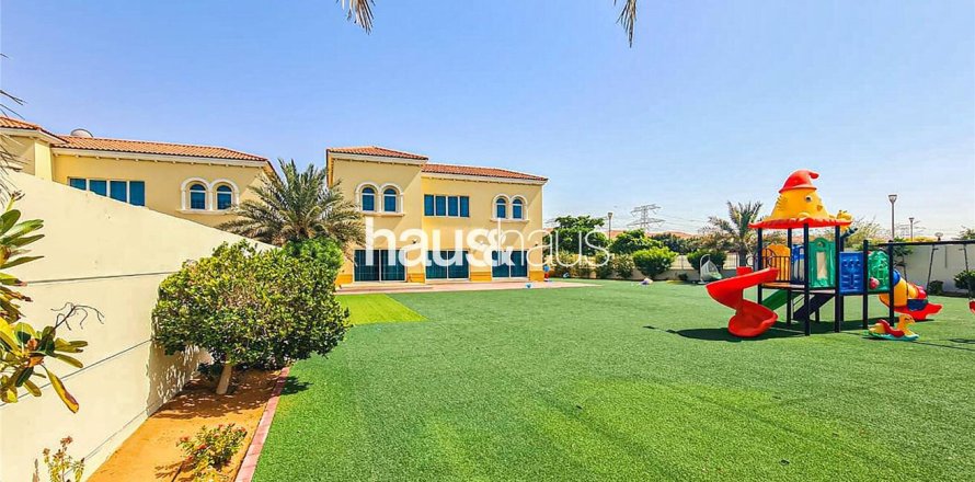 Вилла в Legacy, Jumeirah Park, Дубай, 4 спальни, 1075м², № 44495