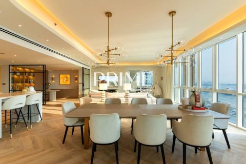 Apartment in Palm Jumeirah, Dubai 3 bedrooms, 377 sq.m. № 56790 - photo 24