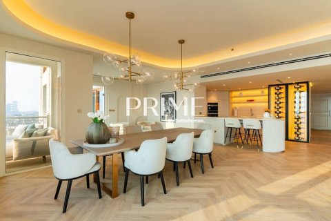 Apartment in Palm Jumeirah, Dubai 3 bedrooms, 377 sq.m. № 56790 - photo 29