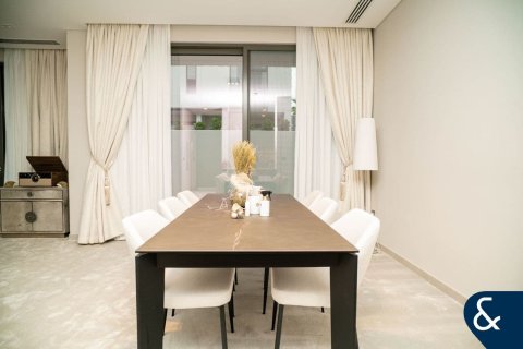 Снять в аренду таунхаус в District 7, Мохаммед Бин Рашид Сити, Дубай: 4 спальни, 306м², № 79088 - фото 9