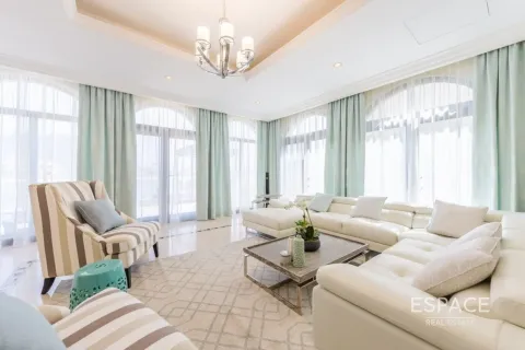 Снять в аренду виллу в Пальме Джумейре, Дубай: 4 спальни, 465м², № 71212 - фото 2