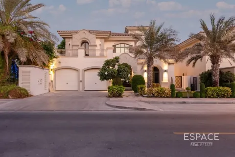 Снять в аренду виллу в Пальме Джумейре, Дубай: 4 спальни, 465м², № 71212 - фото 1