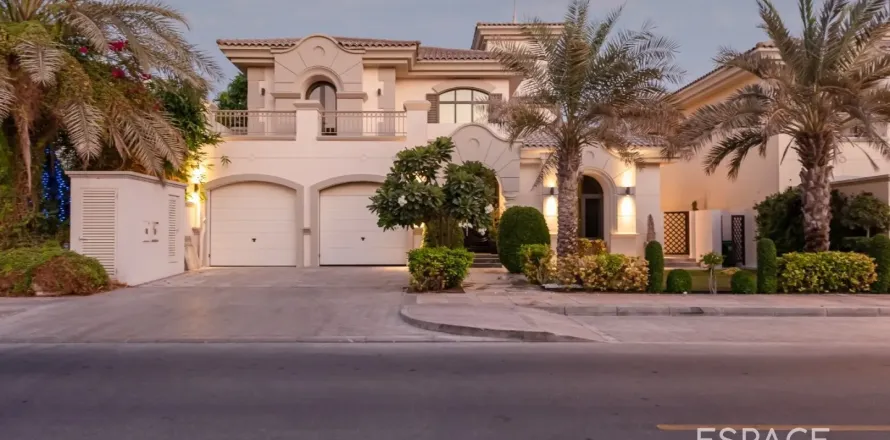 Вилла в Пальме Джумейре, Дубай, 4 спальни, 465м², № 71212