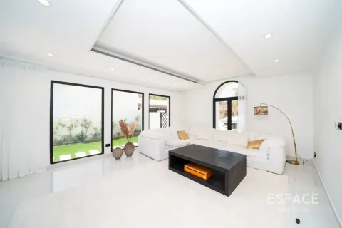 Villa in Palm Jumeirah, Dubai 4 bedrooms, 465 sq.m. № 71212 - photo 7