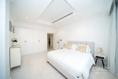 Villa in Palm Jumeirah, Dubai 4 bedrooms, 465 sq.m. № 71212 - photo 12