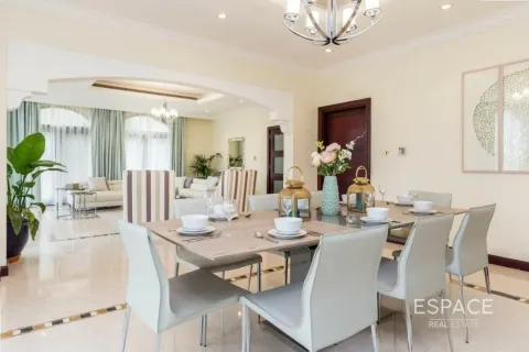 Снять в аренду виллу в Пальме Джумейре, Дубай: 4 спальни, 465м², № 71212 - фото 3