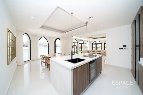 Villa in Palm Jumeirah, Dubai 4 bedrooms, 465 sq.m. № 71212 - photo 5