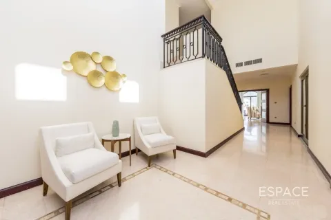 Снять в аренду виллу в Пальме Джумейре, Дубай: 4 спальни, 465м², № 71212 - фото 10