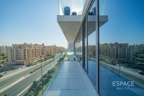 Снять в аренду квартиру в Пальме Джумейре, Дубай: 2 спальни, 200м², № 71213 - фото 1