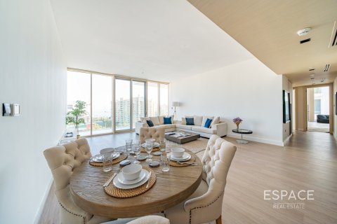 Снять в аренду квартиру в Пальме Джумейре, Дубай: 2 спальни, 200м², № 71213 - фото 2