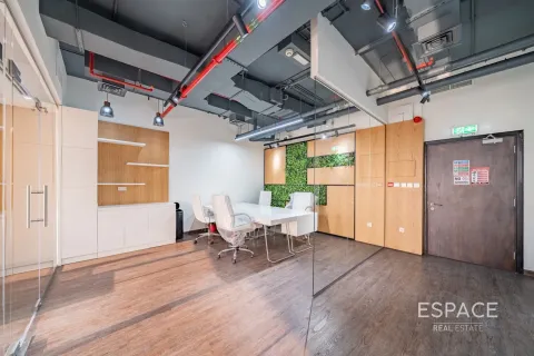 Oficina en Jumeirah Lake Towers, Dubai, 52 m², № 71198 - foto 2