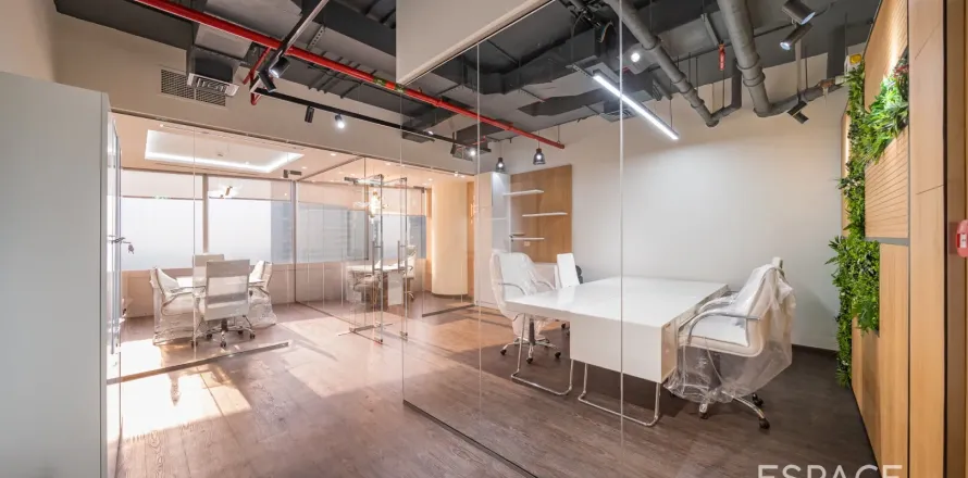 Oficina en Jumeirah Lake Towers, Dubai, 52 m², № 71198