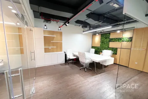 Снять в аренду офис в Джумейра Лейк Тауэрс, Дубай: 52м², № 71198 - фото 9